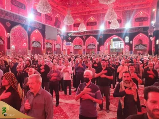 زائران حرم حسینی برای بازگشت امنیت به بلاد اسلامی دست به دعا گشودند 14
