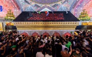 حرم حضرت علی (ع) در سوگ رحلت پیامبر اسلام (ص) سیاهپوش شد