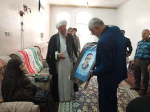 تجلیل از خانواده های شهدا در قم