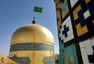 پرچم سبز رضوی بر فراز گنبد امام رضا(ع) برافراشته شد