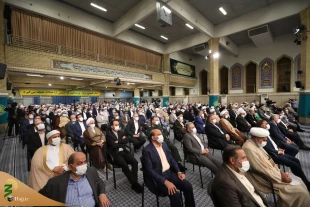 رهبر انقلاب اسلامی در دیدار جمعی از مردم، مسئولان کشور و مهمانان کنفرانس وحدت اسلامی:

ایستادیم و پیش رفتیم؛ غلط میکند کسی فکر کندن درخت تناور جمهوری اسلامی را هم بکند 2