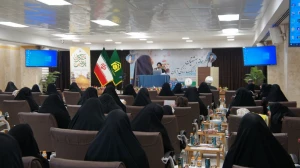 همزمان با ایام ولادت حضرت زینب برگزار شد؛ 

نشست همسران و دختران کارکنان بعثه مقام معظم رهبری در قم