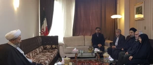 دیدار نماینده بعثه در عراق با خانواده شهید عجمیان 6