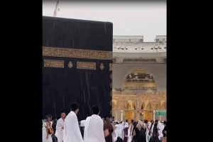 بارش شدید باران در مسجدالحرام +فیلم