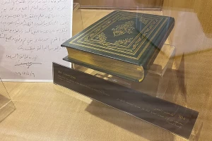 نمایش قرآن با خط مراکشی در نمایشگاه کتاب جده 