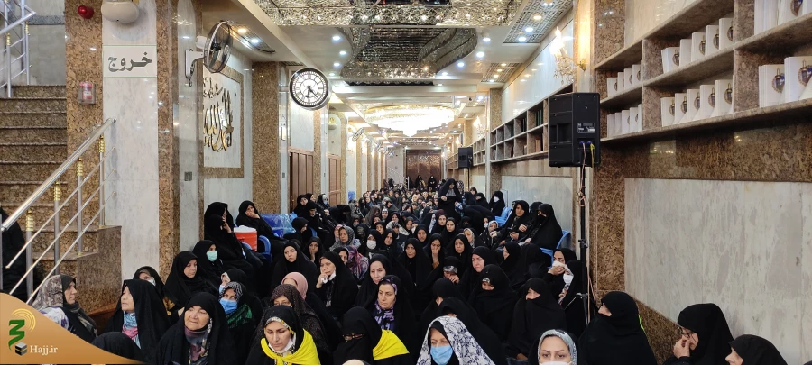 دعای توسل در سرداب حرم حضرت عباس (ع) با حضور زائران ایرانی برگزار گردید. 2