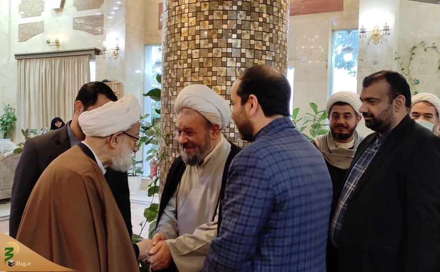 دیدار مسئول دفتر نمایندگی بعثه در کربلای معلی با آیت‌الله امامی کاشانی 2