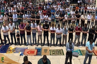مشارکت بیش از ۷۰ هزار فلسطینی در نماز جمعه مسجدالاقصی