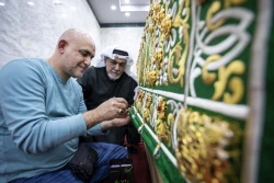 آماده‌سازی روکش ضریح مطهر حضرت ابوالفضل العباس (علیه‌السلام) 2