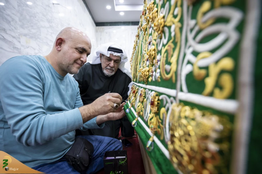 آماده‌سازی روکش ضریح مطهر حضرت ابوالفضل العباس (علیه‌السلام) 2