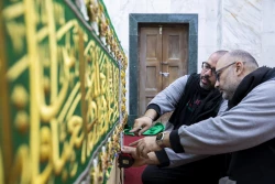 آماده‌سازی روکش ضریح مطهر حضرت ابوالفضل العباس (علیه‌السلام) 2