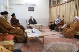 Grand Ayatollah Makarem Shirazi:
Costume and adornment of Iranian pilgrims in Hajj Rituals Should Suit Muslims