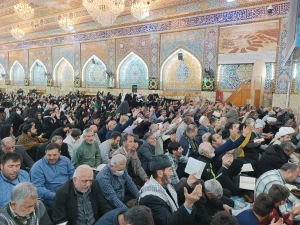 زائران امام حسین(ع) در کربلا فرازهای دعای کمیل  را زمزمه کردند