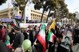برپایی غرفه فرهنگی مجموعه حج و زیارت در راهپیمایی یوم الله 22 بهمن+عکس