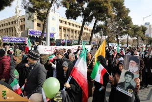 برپایی غرفه فرهنگی مجموعه حج و زیارت در راهپیمایی یوم الله 22 بهمن+عکس 2