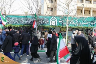 برپایی غرفه فرهنگی مجموعه حج و زیارت در راهپیمایی یوم الله 22 بهمن+عکس 3