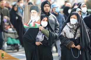 برپایی غرفه فرهنگی مجموعه حج و زیارت در راهپیمایی یوم الله 22 بهمن+عکس 7