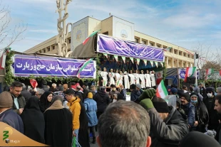 برپایی غرفه فرهنگی مجموعه حج و زیارت در راهپیمایی یوم الله 22 بهمن+عکس 8