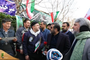 برپایی غرفه فرهنگی مجموعه حج و زیارت در راهپیمایی یوم الله 22 بهمن+عکس 9
