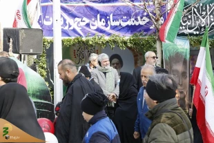 برپایی غرفه فرهنگی مجموعه حج و زیارت در راهپیمایی یوم الله 22 بهمن+عکس 13
