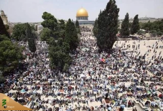 حضور 80 هزار نمازگزار فلسطینی در نماز جمعه مسجد الاقصی