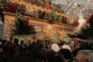 مضجع شریف علمدار کربلا گلباران شد+عکس