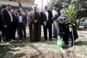 همزمان با روز درختکاری انجام شد؛

کاشت دو اصله نهال توسط سرپرست حجاج ایرانی و رئیس سازمان حج و زیارت