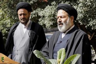 همزمان با روز درختکاری انجام شد؛

کاشت دو اصله نهال توسط سرپرست حجاج ایرانی و رئیس سازمان حج و زیارت 7