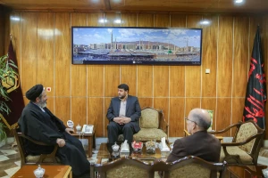لقاء رئيس جمعية الهلال الأحمر مع ممثل الولي الفقيه في شوون الحج و الزيارة