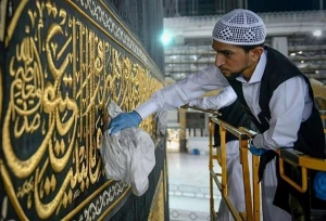 کعبه برای استقبال از ماه رمضان آماده می‌شود