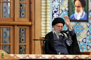 رهبر انقلاب اسلامی در اجتماع زائران و مجاوران حرم مطهر رضوی علیه‌السلام:

تحول یعنی رفع نقاط معیوب؛ منظور دشمن از دگرگونی تغییر هویت جمهوری اسلامی است 4