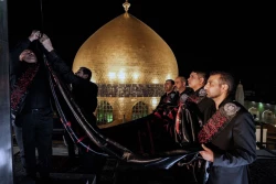 برافراشته شدن پرچم عزا در حرم امیرالمومنین علی علیه‌السلام 2