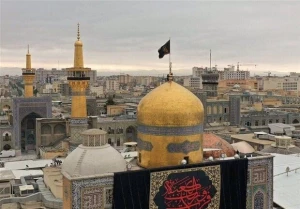 اهتزاز پرچم عزا در نجف اشرف