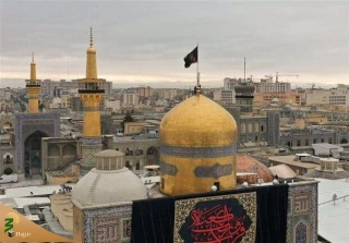 اهتزاز پرچم عزا در نجف اشرف