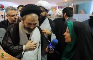 بازدید نماینده ولی فقیه در امور حج و زیارت از بخش حوزوی نمایشگاه بین‌المللی قرآن کریم 10