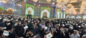 شب زنده داری زائران ایرانی در شب 23 ماه رمضان در کربلا+عکس 