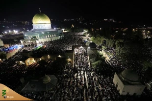 حضور پرشور فلسطینیان در احیای شب ۲۷ رمضان مسجد الاقصی 2