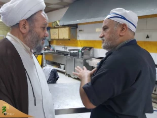بازدید مسئول دفتر نمایندگی بعثه مقام معظم در عراق از آشپزخانه کاظمین 4