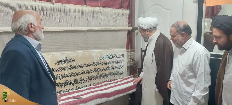 خانواده متعهد قمی عاشق حسینی هنر خود را در بافت فرش نفیس و تقدیم به حرم اباعبدالله الحسین (ع) نشان دادند 5