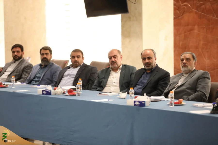 دیدار مداحان بعثه مقام معظم رهبری در عتبات عالیات با نماینده ولی فقیه در امور حج و زیارت در قم 4