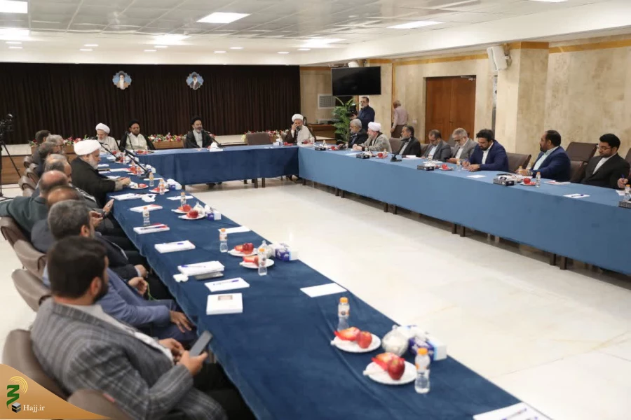 دیدار مداحان بعثه مقام معظم رهبری در عتبات عالیات با نماینده ولی فقیه در امور حج و زیارت در قم 6
