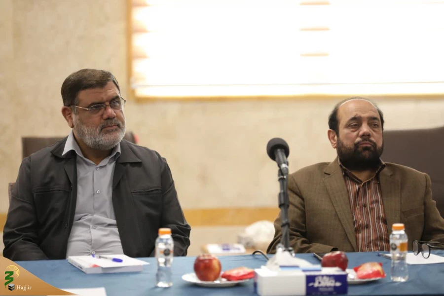 دیدار مداحان بعثه مقام معظم رهبری در عتبات عالیات با نماینده ولی فقیه در امور حج و زیارت در قم 10