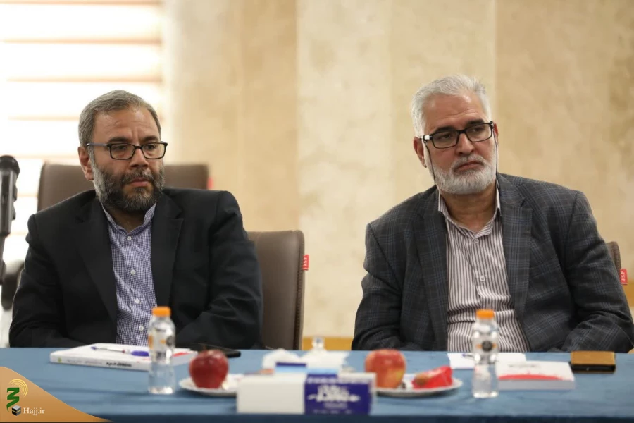 دیدار مداحان بعثه مقام معظم رهبری در عتبات عالیات با نماینده ولی فقیه در امور حج و زیارت در قم 13