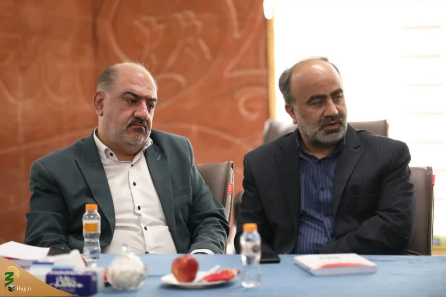 دیدار مداحان بعثه مقام معظم رهبری در عتبات عالیات با نماینده ولی فقیه در امور حج و زیارت در قم 14
