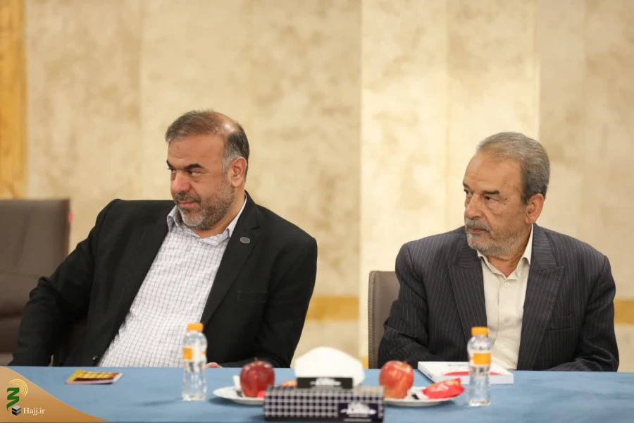 دیدار مداحان بعثه مقام معظم رهبری در عتبات عالیات با نماینده ولی فقیه در امور حج و زیارت در قم 15