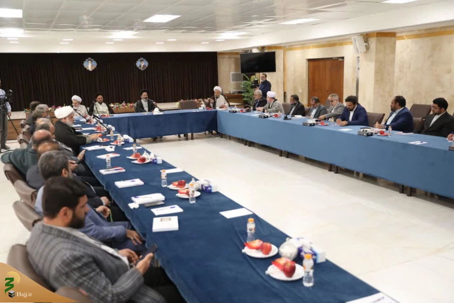 دیدار مداحان بعثه مقام معظم رهبری در عتبات عالیات با نماینده ولی فقیه در امور حج و زیارت در قم 16