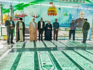 به مناسبت سالگرد فتح خرمشهر
کارکنان بعثه و حج و زیارت قم به مقام شهیدان ادای احترام کردند
