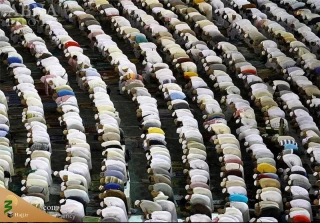 فضیلت‌ اقامه نماز در مسجدالحرام و مسجدالنبی