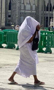 گزارش تصویری از پوشش زائران کشورهای مختلف در گرمای شدید مکه