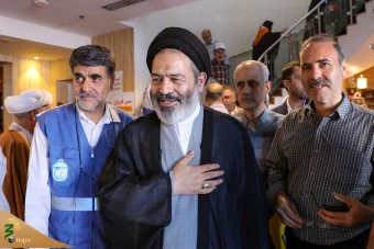 دیدار صمیمی سرپرست حجاج ایرانی با زائران کشورمان درمدینه منوره _ 1 3